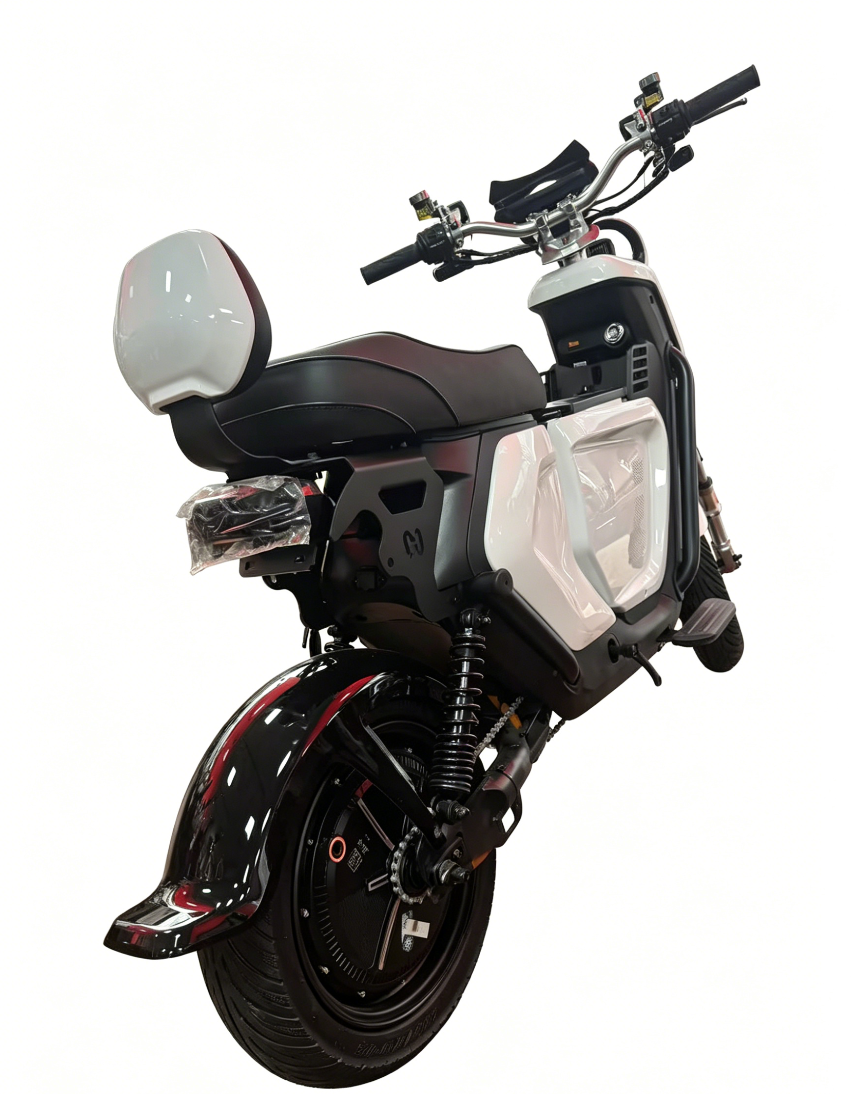 1500W motor, 48V/30A battery, capable of sustaining a range of 90 kilometers. Arctic White color scheme. One-year warranty. Top speed of up to 60 km/h.
