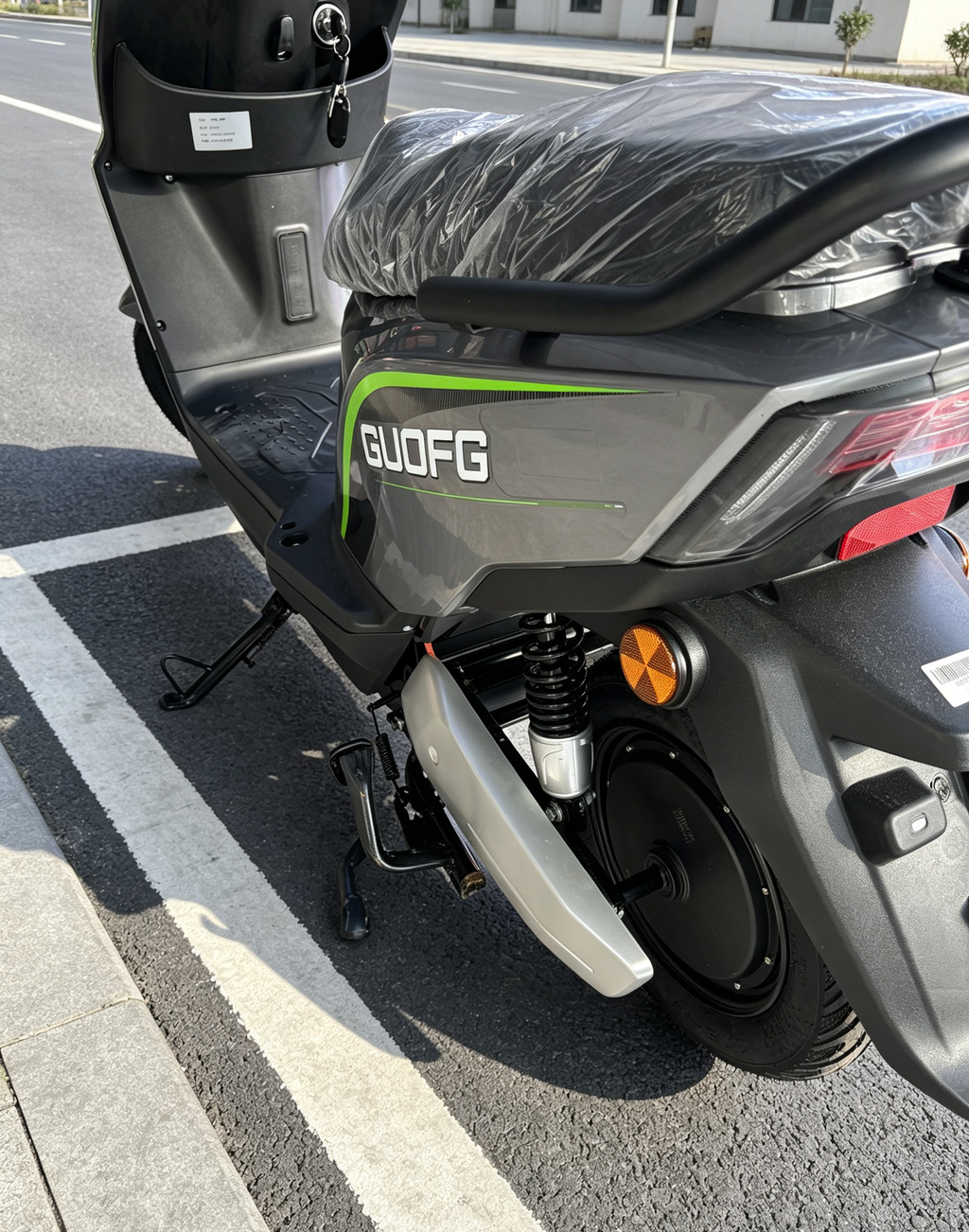 1000W City Commuter Electric Scooter | 60KM/H Max Speed, Available options. Mileage Adult Electric Motorcycle